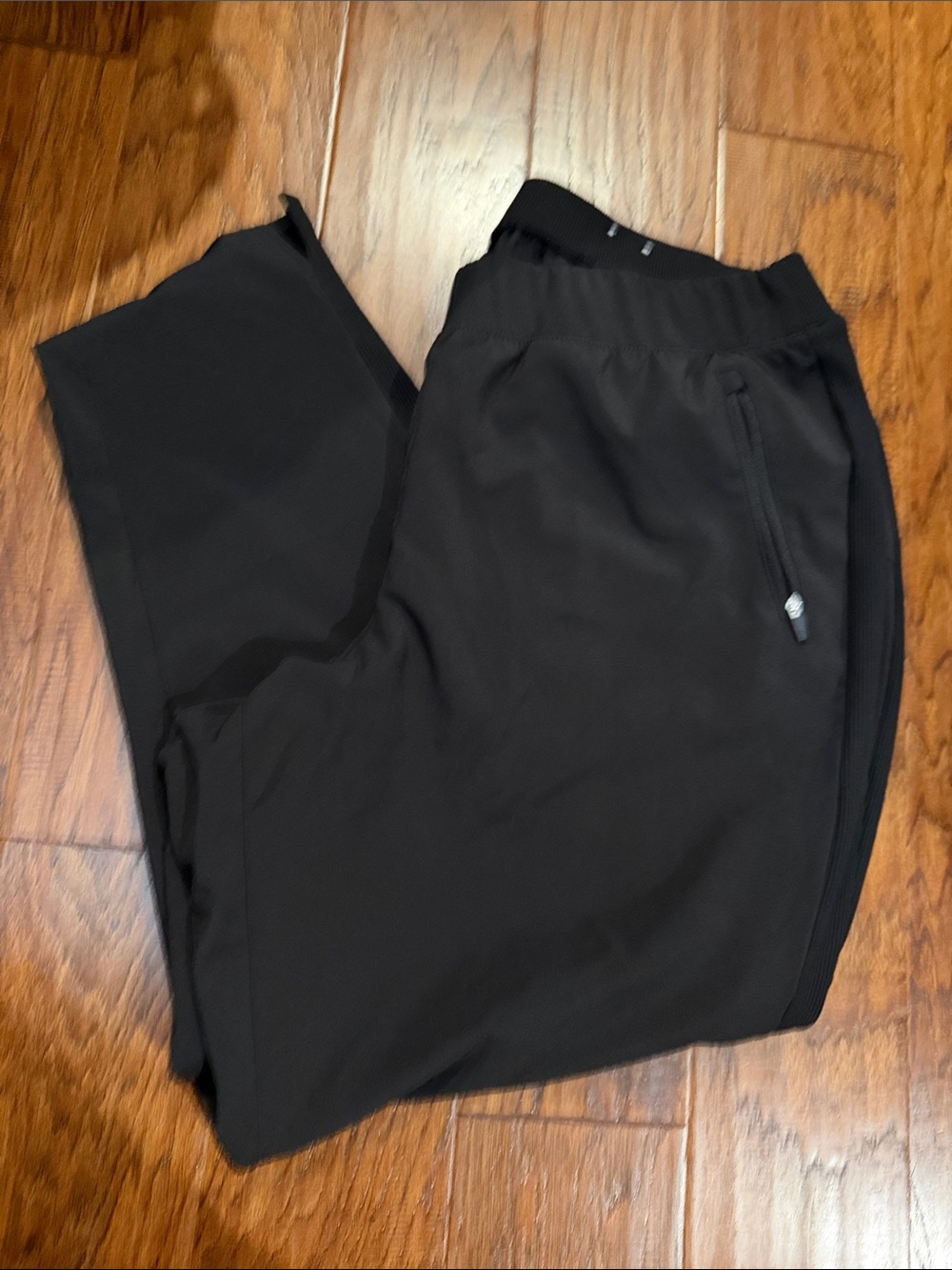 Livi Active Black Cropped Athletic Pants with Zip Pocket